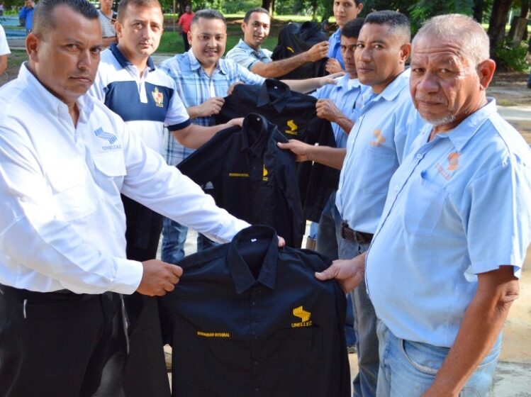  Entrega Dotación de Uniforme al Personal de Vigilancia